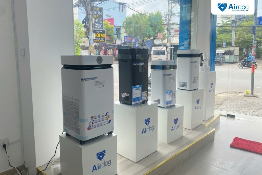 Ưu điểm và nhược điểm của thiết bị lọc không khí hàng trưng bày